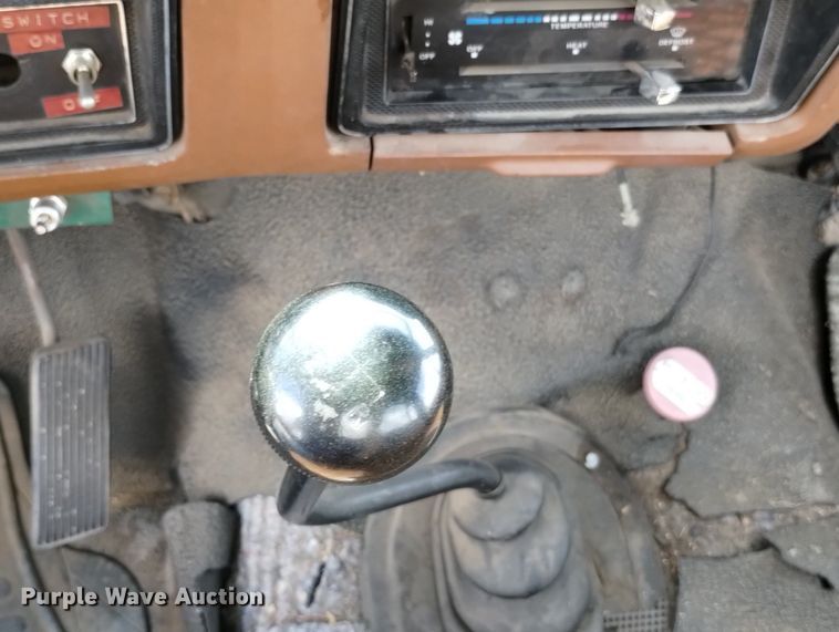 image for item DN6410 1981 Ford F700  bucket truck