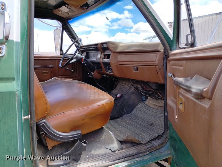 image for item DN6410 1981 Ford F700  bucket truck