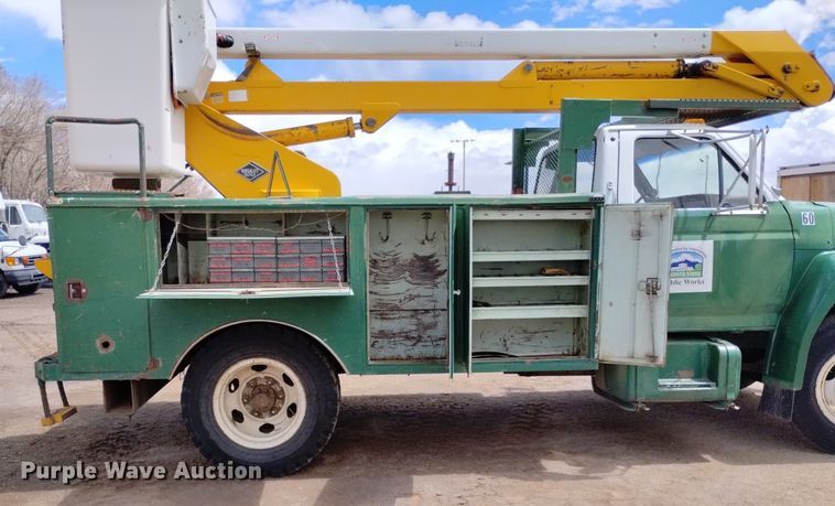 image for item DN6410 1981 Ford F700  bucket truck