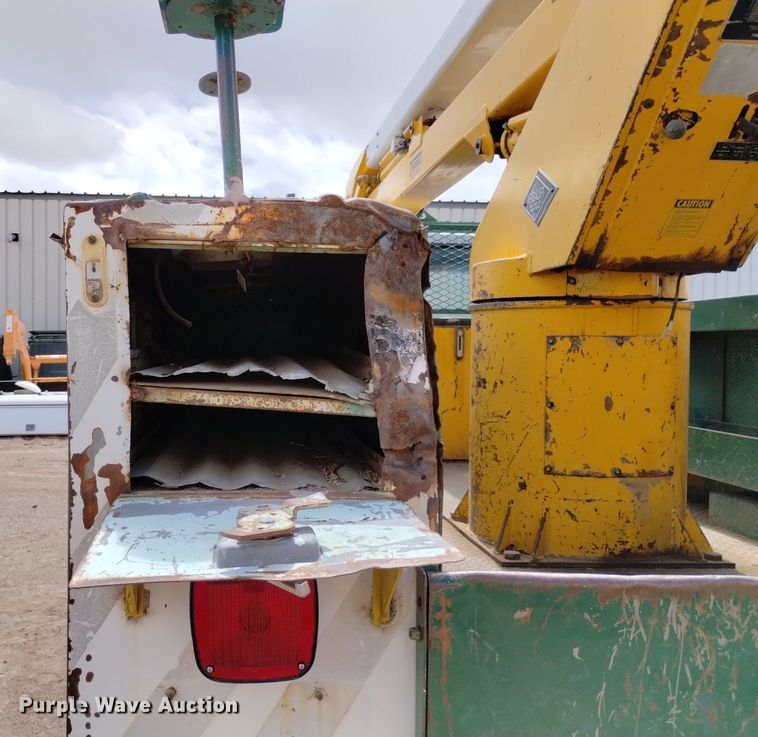 image for item DN6410 1981 Ford F700  bucket truck