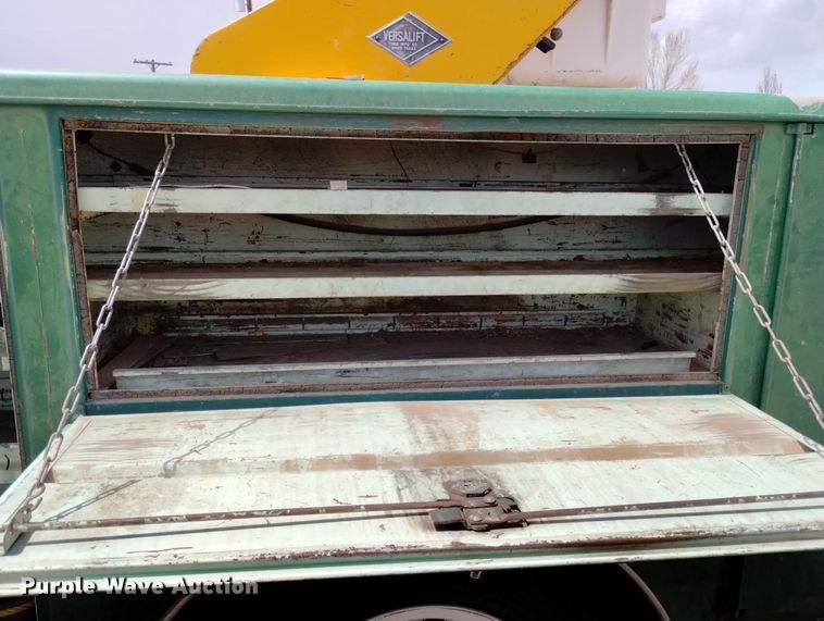 image for item DN6410 1981 Ford F700  bucket truck