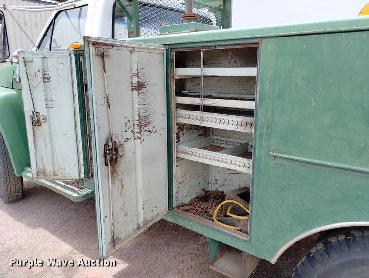 image for item DN6410 1981 Ford F700  bucket truck