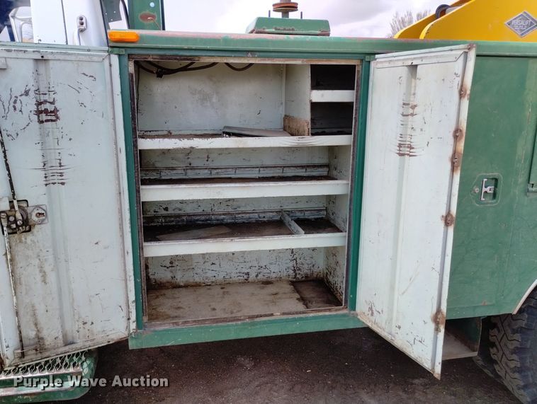 image for item DN6410 1981 Ford F700  bucket truck