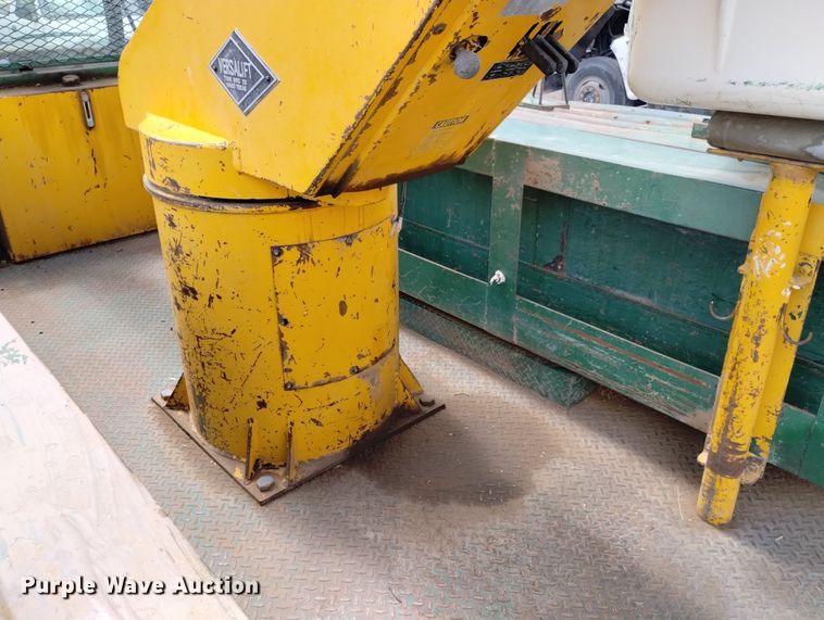 image for item DN6410 1981 Ford F700  bucket truck