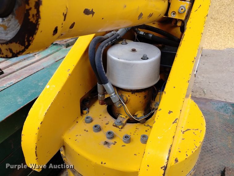 image for item DN6410 1981 Ford F700  bucket truck