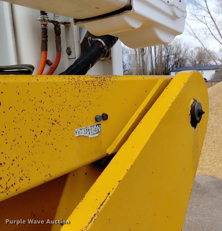 image for item DN6410 1981 Ford F700  bucket truck