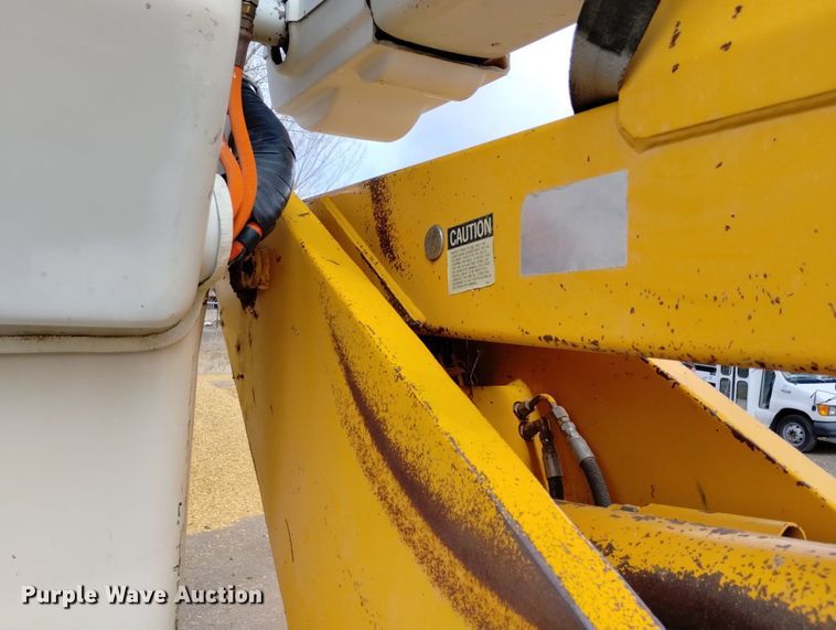 image for item DN6410 1981 Ford F700  bucket truck