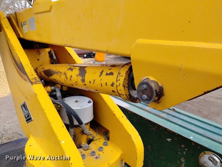 image for item DN6410 1981 Ford F700  bucket truck