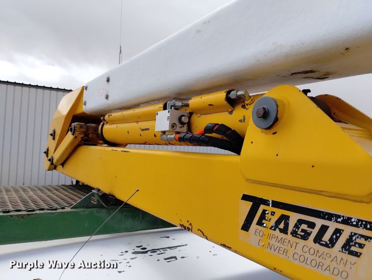 image for item DN6410 1981 Ford F700  bucket truck