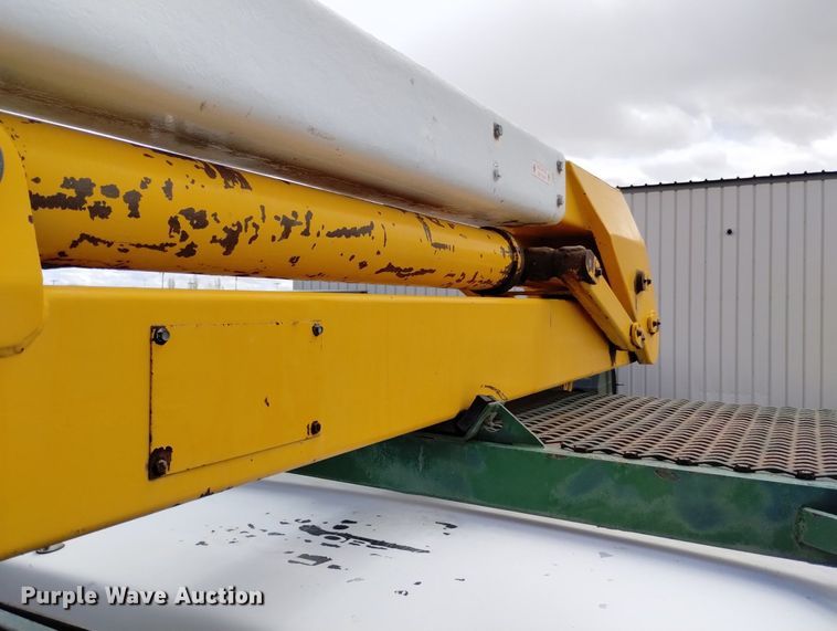 image for item DN6410 1981 Ford F700  bucket truck