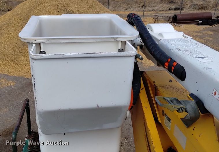 image for item DN6410 1981 Ford F700  bucket truck