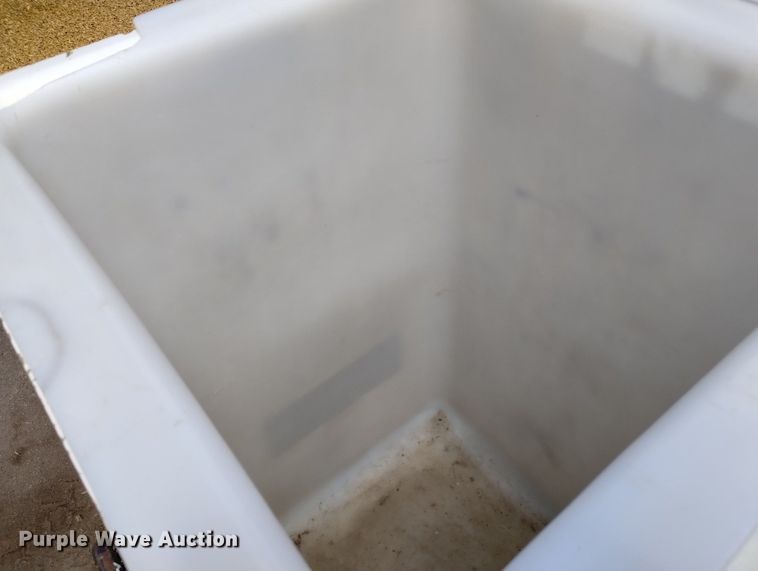 image for item DN6410 1981 Ford F700  bucket truck