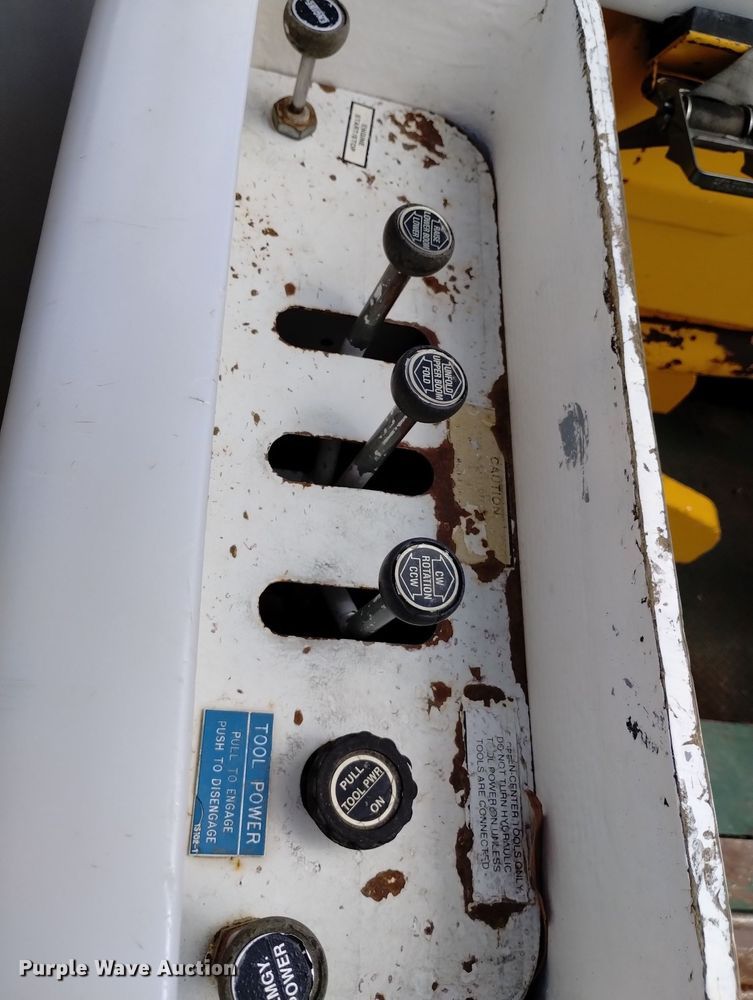 image for item DN6410 1981 Ford F700  bucket truck