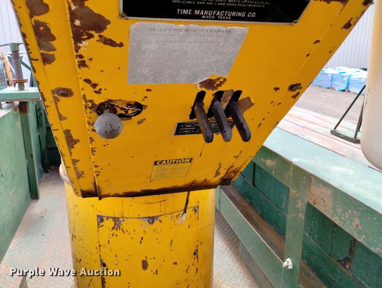 image for item DN6410 1981 Ford F700  bucket truck