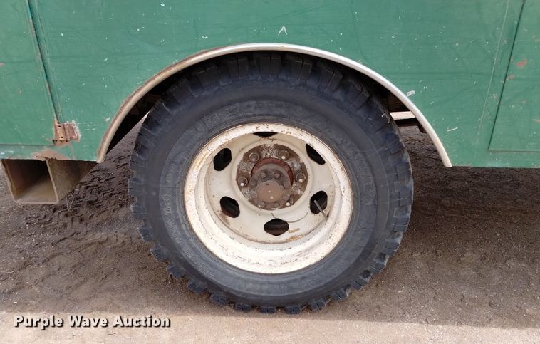 image for item DN6410 1981 Ford F700  bucket truck