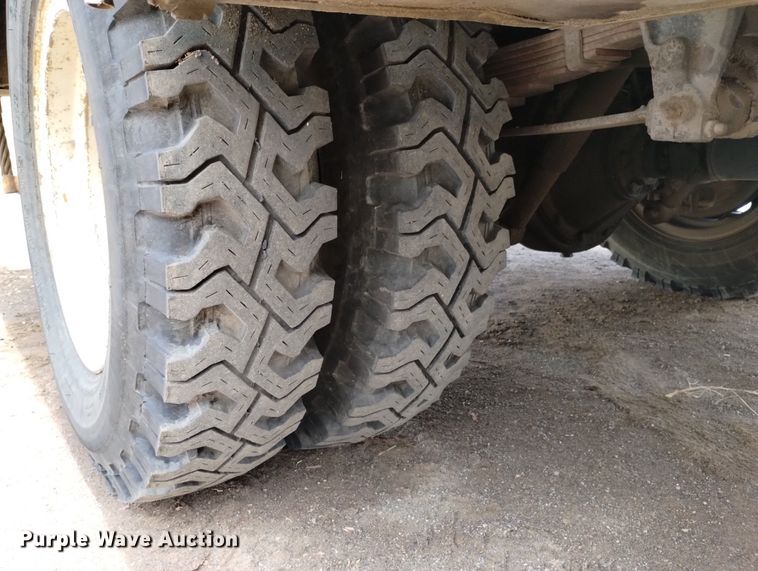 image for item DN6410 1981 Ford F700  bucket truck