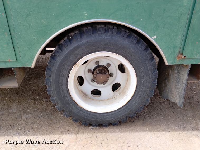 image for item DN6410 1981 Ford F700  bucket truck