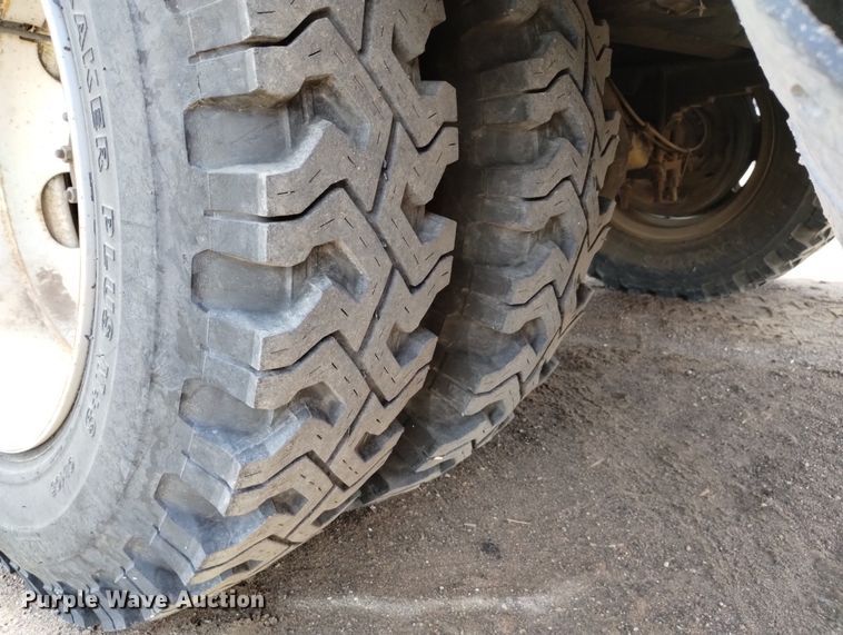 image for item DN6410 1981 Ford F700  bucket truck