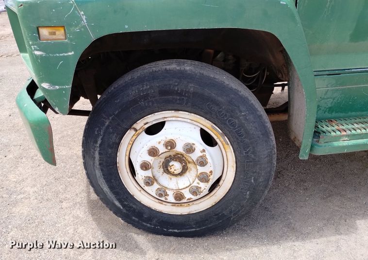 image for item DN6410 1981 Ford F700  bucket truck