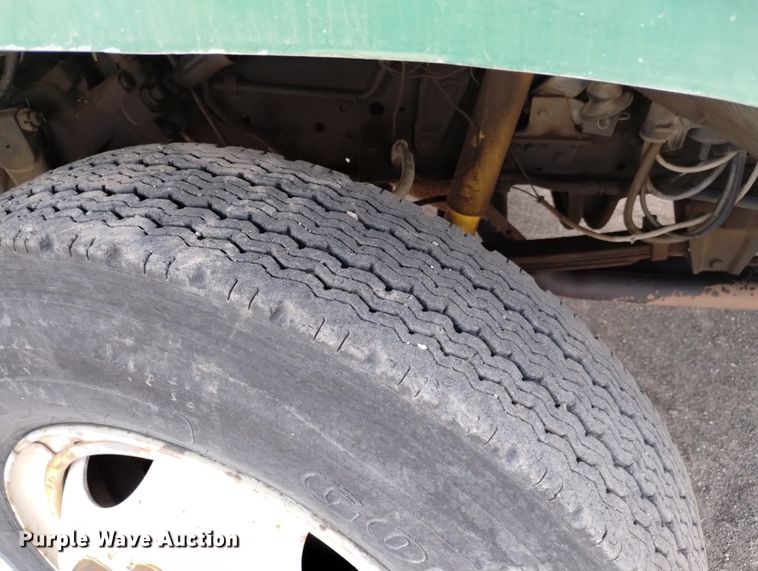 image for item DN6410 1981 Ford F700  bucket truck