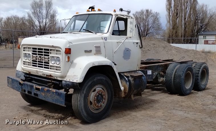 image for item DN6411 1972 GMC 9500  truck cab and chassis
