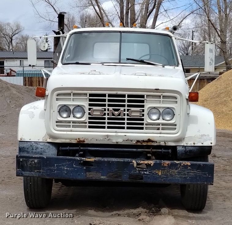 image for item DN6411 1972 GMC 9500  truck cab and chassis