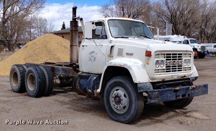 image for item DN6411 1972 GMC 9500  truck cab and chassis