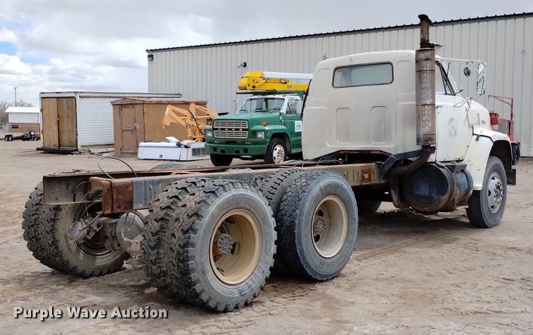 image for item DN6411 1972 GMC 9500  truck cab and chassis