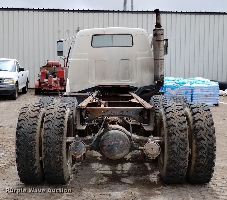 image for item DN6411 1972 GMC 9500  truck cab and chassis