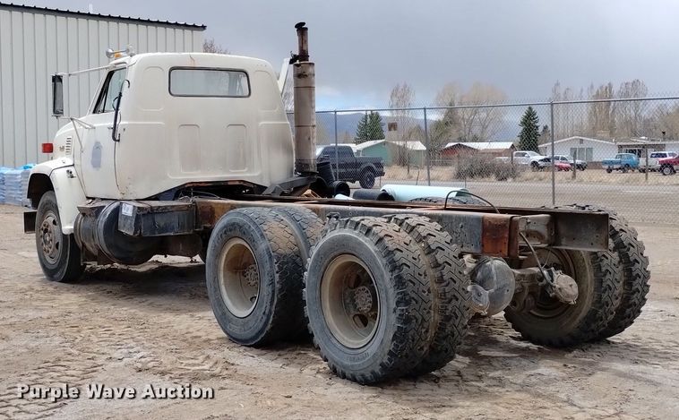 image for item DN6411 1972 GMC 9500  truck cab and chassis