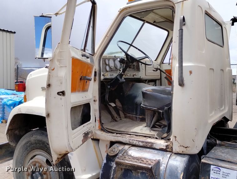 image for item DN6411 1972 GMC 9500  truck cab and chassis