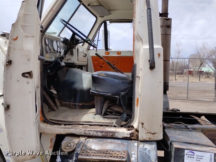 image for item DN6411 1972 GMC 9500  truck cab and chassis