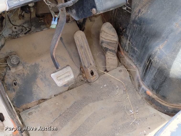 image for item DN6411 1972 GMC 9500  truck cab and chassis