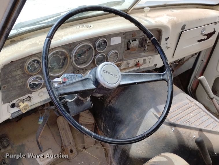 image for item DN6411 1972 GMC 9500  truck cab and chassis