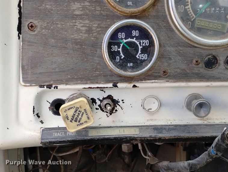 image for item DN6411 1972 GMC 9500  truck cab and chassis