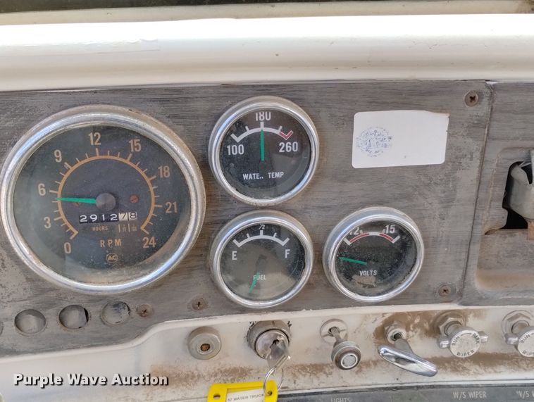 image for item DN6411 1972 GMC 9500  truck cab and chassis