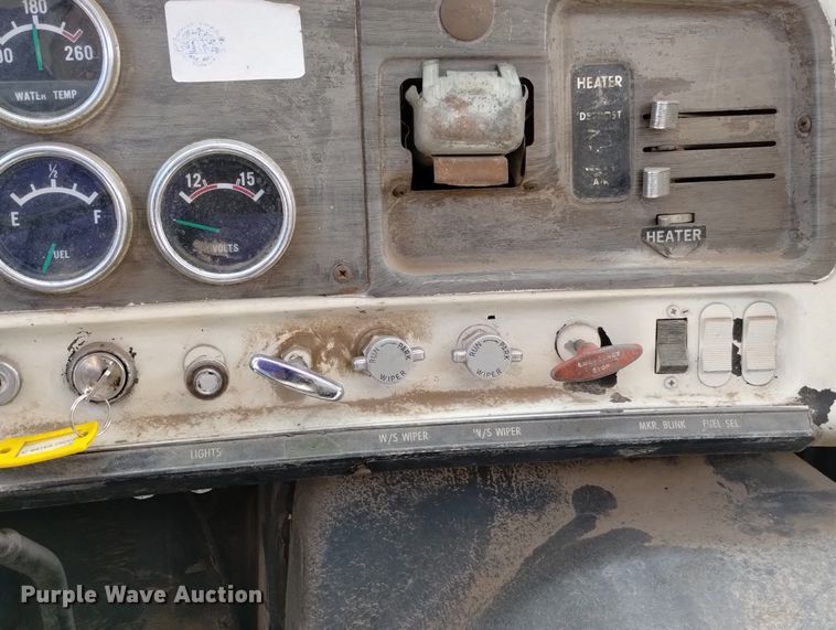 image for item DN6411 1972 GMC 9500  truck cab and chassis