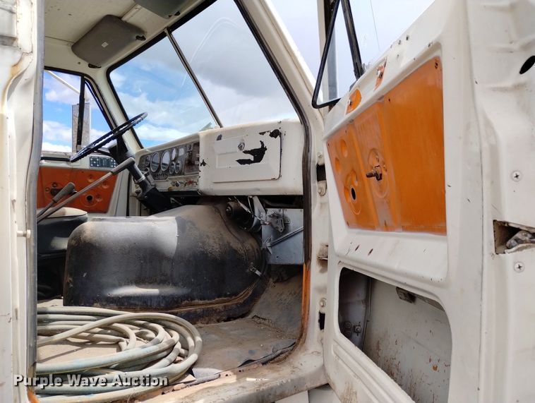 image for item DN6411 1972 GMC 9500  truck cab and chassis