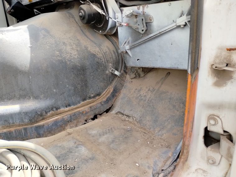 image for item DN6411 1972 GMC 9500  truck cab and chassis