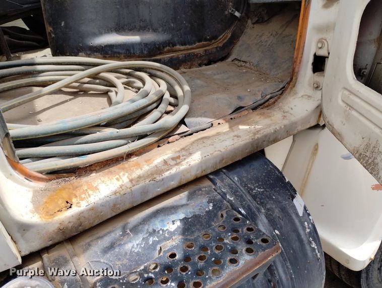 image for item DN6411 1972 GMC 9500  truck cab and chassis