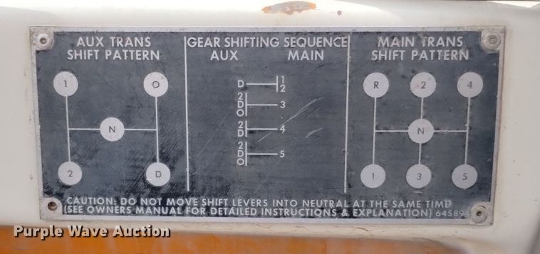 image for item DN6411 1972 GMC 9500  truck cab and chassis