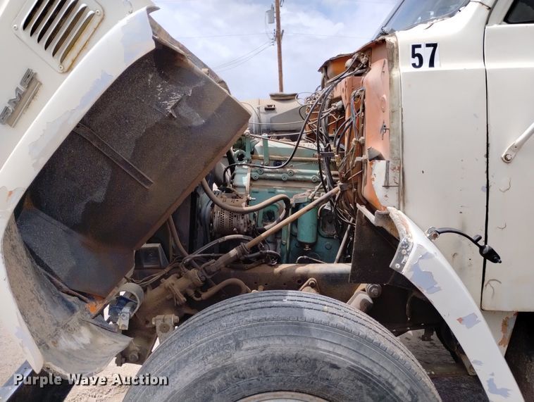 image for item DN6411 1972 GMC 9500  truck cab and chassis