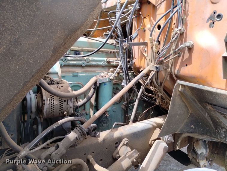 image for item DN6411 1972 GMC 9500  truck cab and chassis