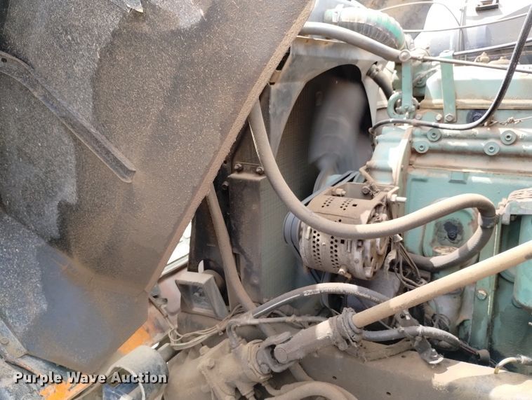 image for item DN6411 1972 GMC 9500  truck cab and chassis