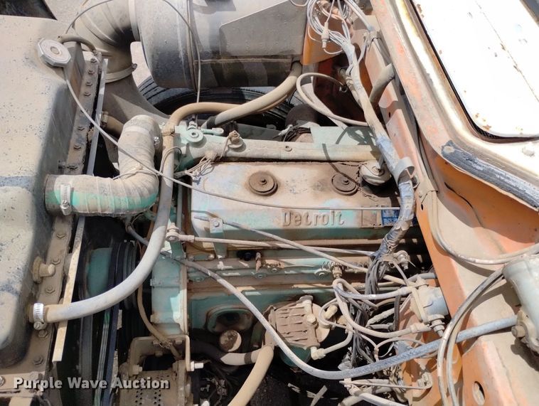 image for item DN6411 1972 GMC 9500  truck cab and chassis