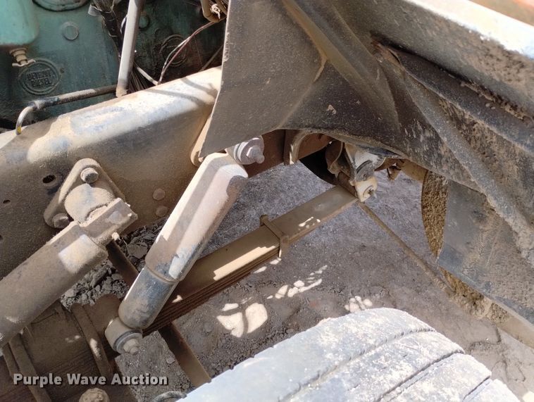 image for item DN6411 1972 GMC 9500  truck cab and chassis