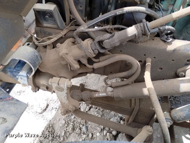 image for item DN6411 1972 GMC 9500  truck cab and chassis