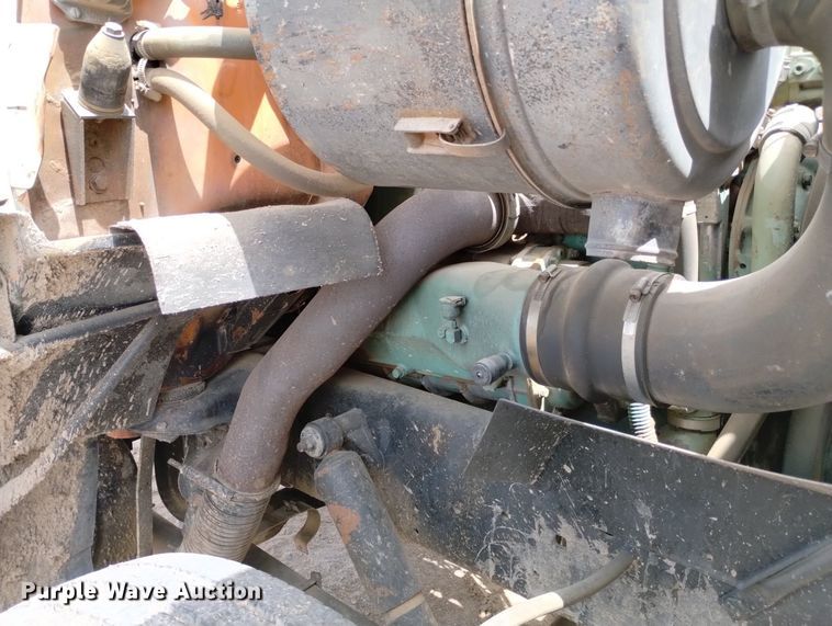 image for item DN6411 1972 GMC 9500  truck cab and chassis