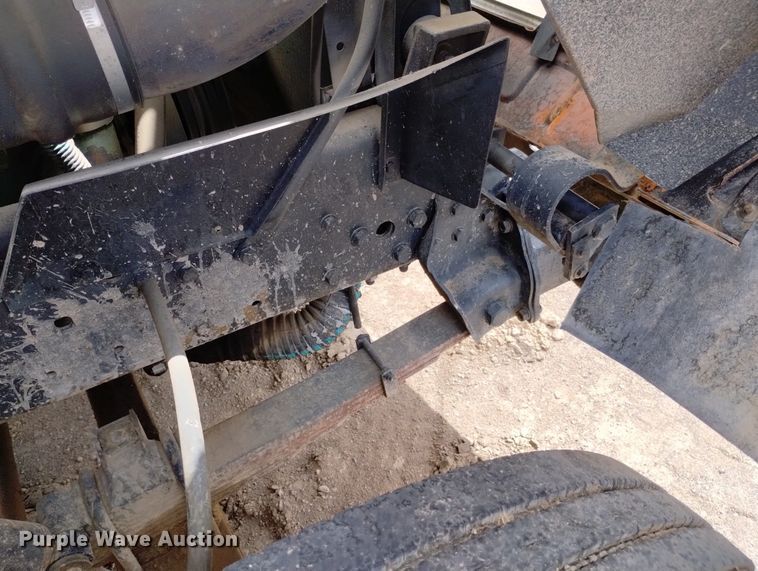 image for item DN6411 1972 GMC 9500  truck cab and chassis