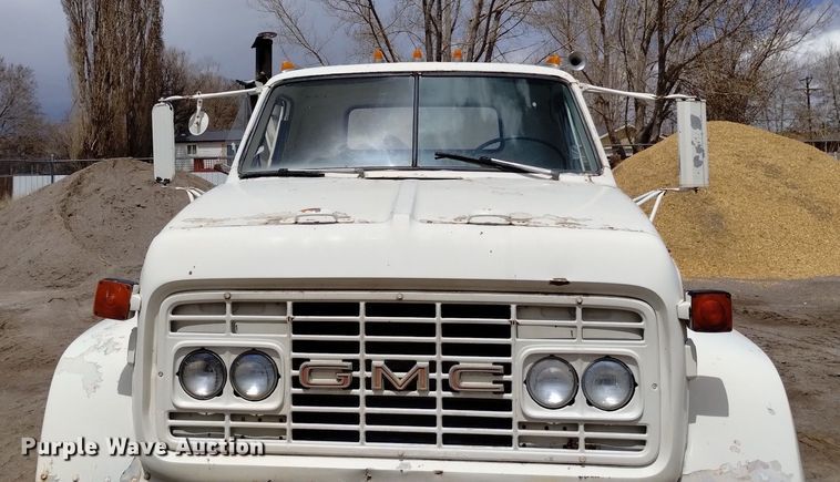 image for item DN6411 1972 GMC 9500  truck cab and chassis